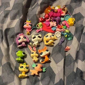 Littlest Pet Shop Figures and Accessories